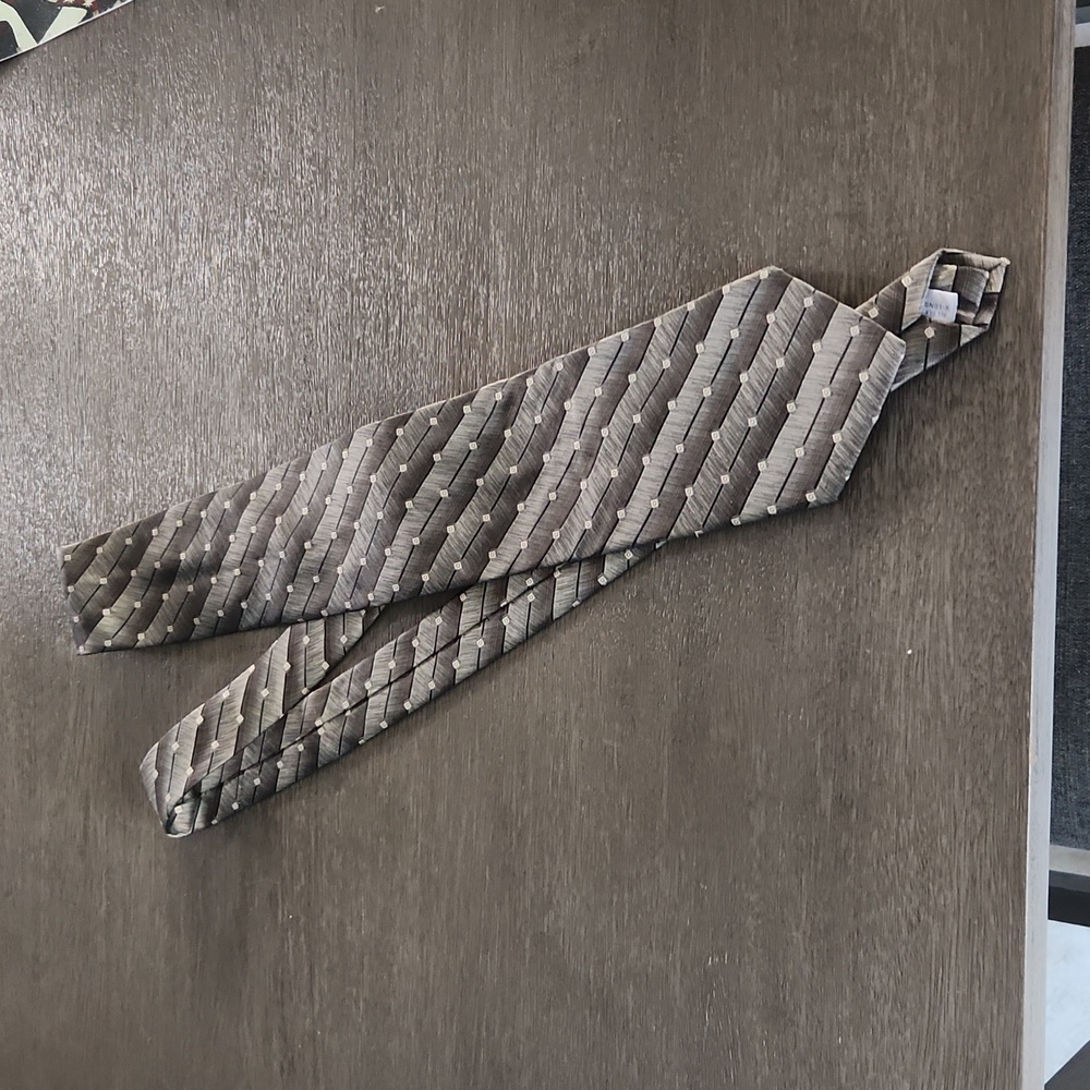 Burma Bibas nice tie
